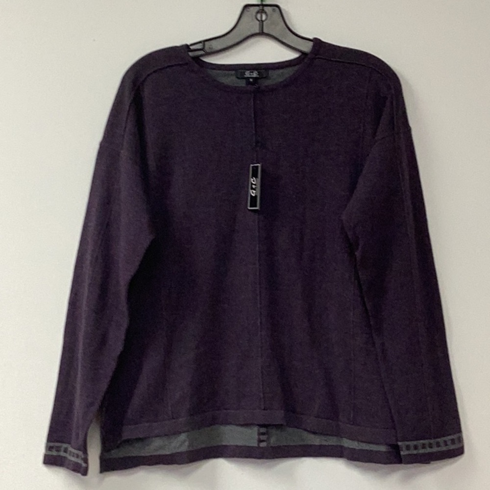 Beautiful plated colors with seam details & squares stitches on the back